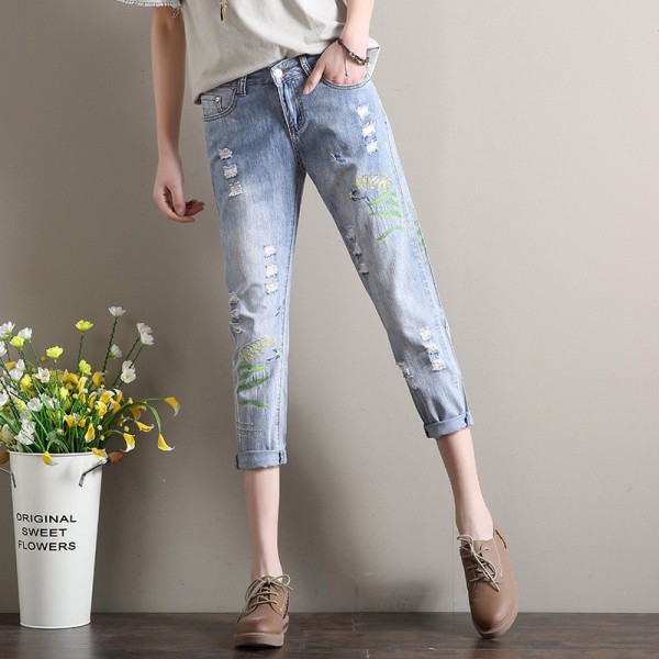 Стильные потертые женские джинсы 
