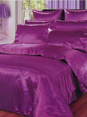 Красивое фиолетовое постельное бель ...
