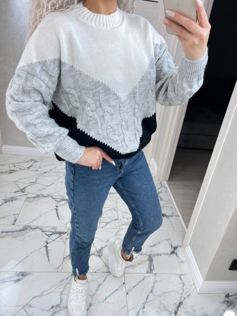 Модний жіночий триколірний светр в стилі Zara 