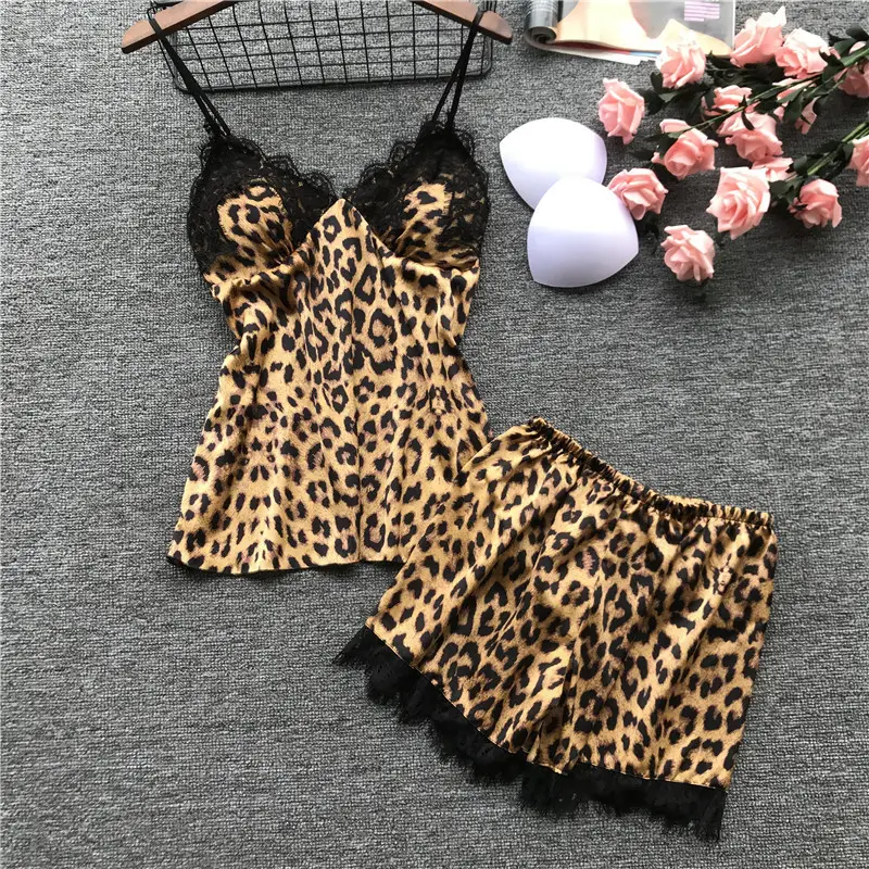 Красивая леопардовая женская пижама ...