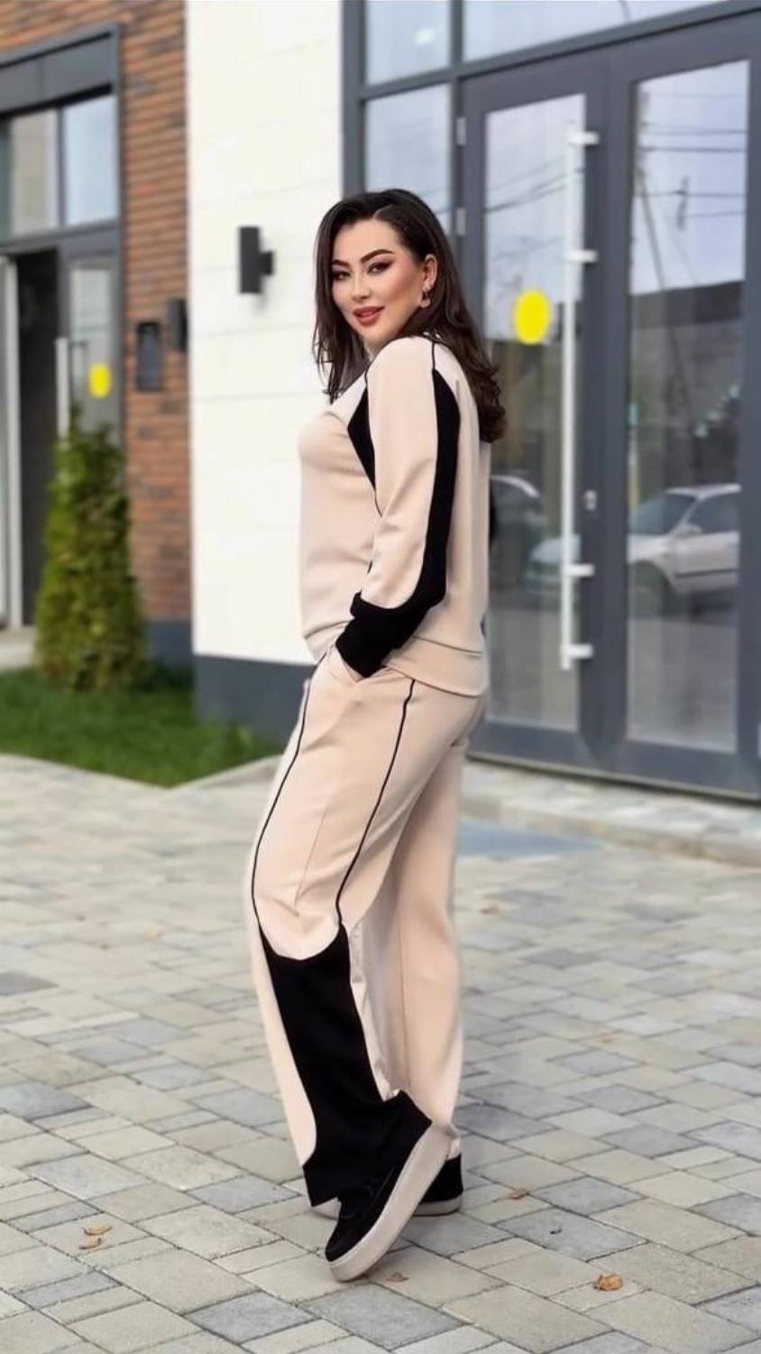 Стильний жіночий велюровий спортивний костюм зі вс ...