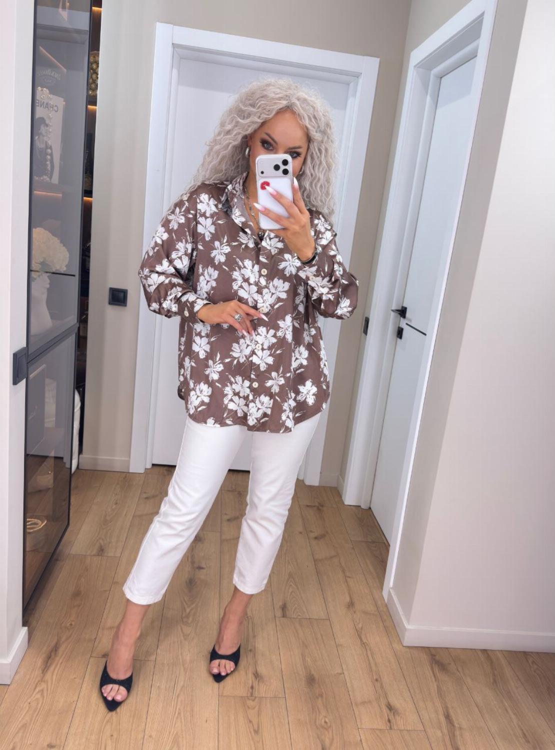 Стильна жіноча блуза-сорочка з квітковим принтом 