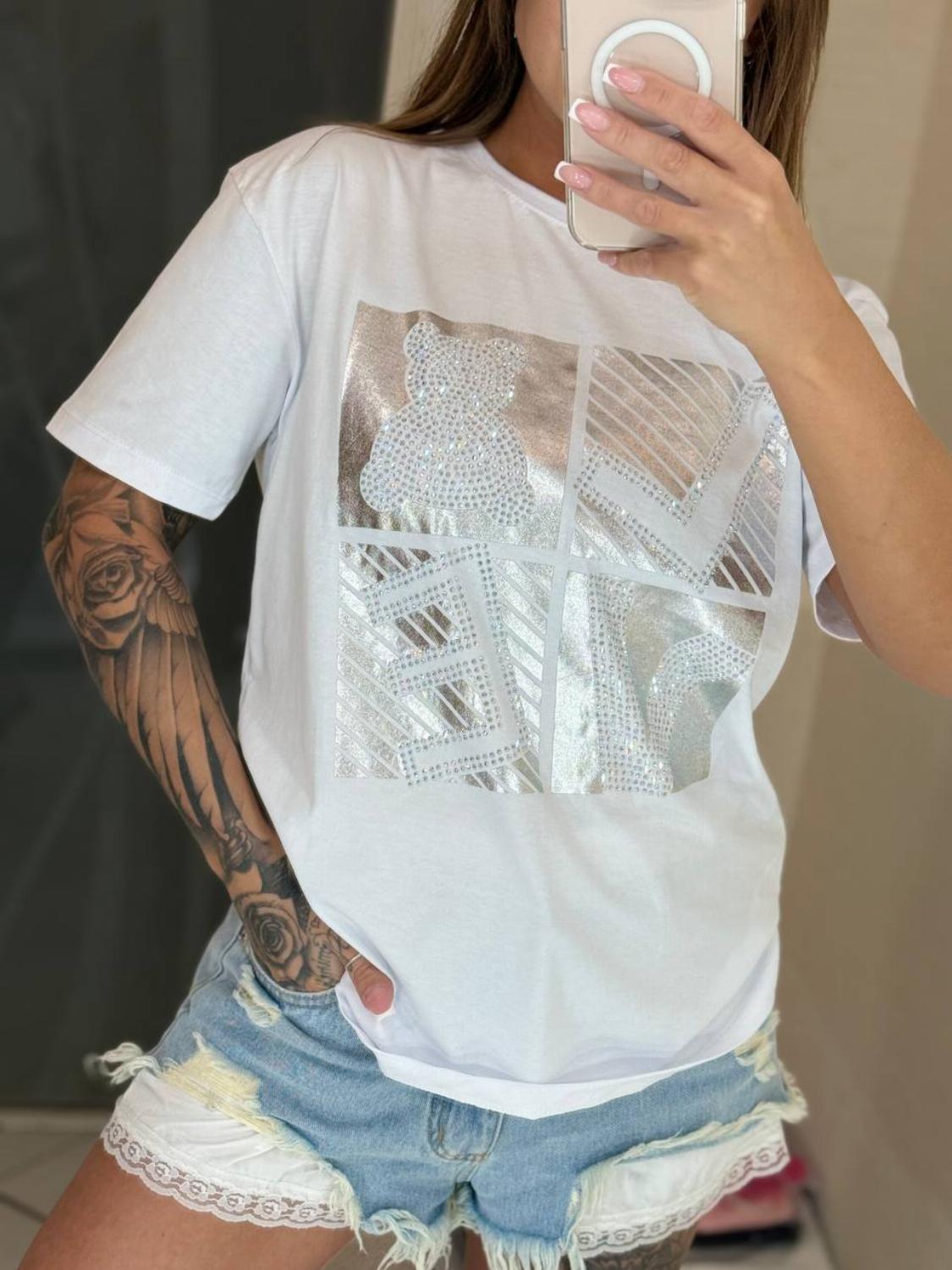 Стильна жіноча літня футболка з принтом “Love”